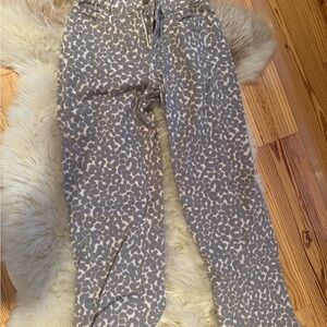 Stylish Gray Leopard Print Women's Jeans